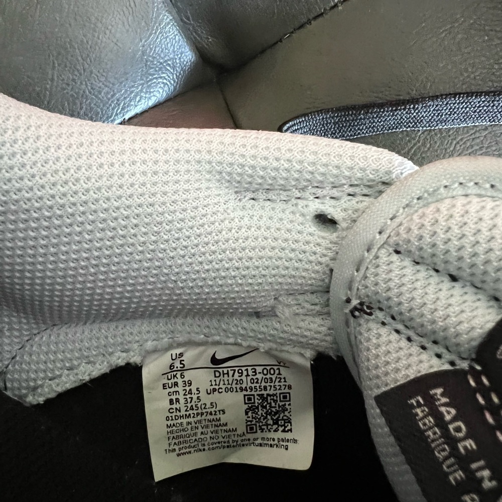 !!SOLD!! Nike Dunk Animal Pack- Zebra - Picture 9 of 10